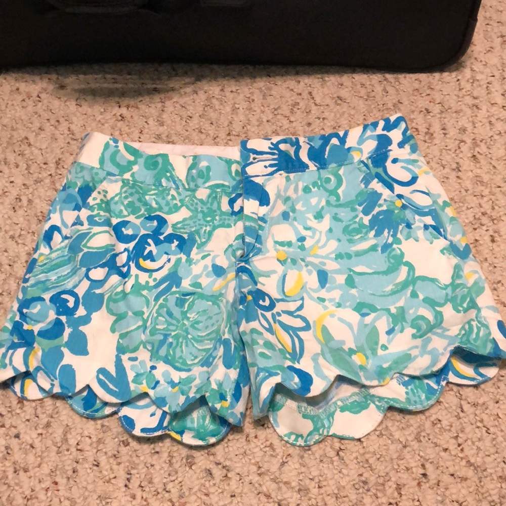 Lilly Pulitzer 5” Buttercup Scallop shorts